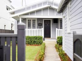 Margaret House ~ Circa 1930，位于科夫斯港Coffs Harbour City Council附近的酒店