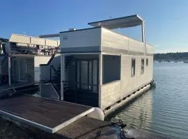 Floating sea house - PULA 1