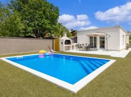 Cosy holiday home Infinity with pool and BBQ