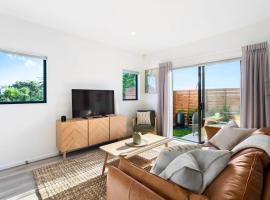 Stunning New 2BR Luxury in Pukekohe - WiFi Netflix，位于普基科希的酒店