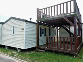 Camping Mola! Surf Loredo，位于洛雷多的酒店