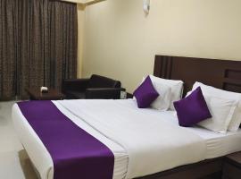 UK's Resort，位于Talegaon Dābhāde的酒店