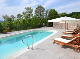 Agriturismo Gradec，位于奥里西纳的带泳池的酒店