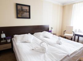 Hotel Gwarek，位于Staszów的酒店