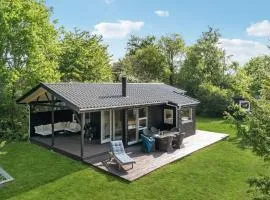 Nice Home In Sjællands Odde With Wifi