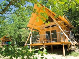 Huttopia Lac de Rillé，位于Rillé的酒店