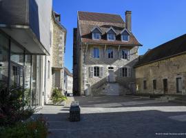Gîte Les Muses, Ancien hôtel particulier avec SPA，位于奥尔南的酒店