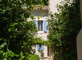 Hôtel LA MARGELLE，位于佩尔纳勒丰泰纳的酒店