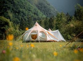 Glamping Gozdna Jasa，位于博维茨的豪华帐篷营地