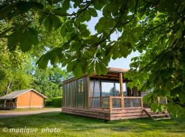 Onlycamp Camping le Champ d'été，位于Reyssouze的带停车场的酒店