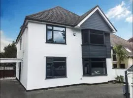 Stunning 5 Bed Modern House Sandbanks Area