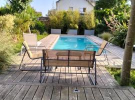 20 people house swimming pool and beach，位于奎米亚克的酒店