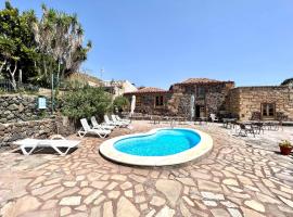 Apto en caserío rural con cocina, piscina, Wifi, barbacoa y jardín compartidos，位于圣米格尔德阿沃纳的酒店