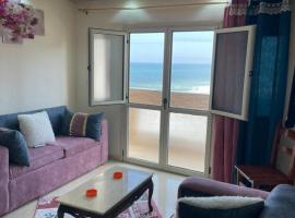 Alzohour Family condo with panoramic sea view，位于亚历山大的酒店