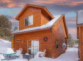 Cabin#2 Elk Hallow - Pet Friendly - Sleeps 6 - Playground & Game Room，位于佩森的酒店