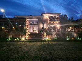 Stilren svit l&auml;genhet med tr&auml;d&auml;ck och laddstation，位于穆塔拉的低价酒店