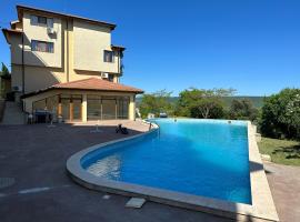 Apartments in complex Albena hills，位于罗格其维的酒店