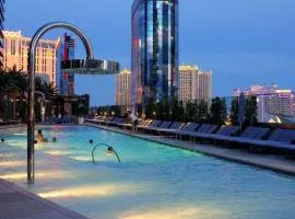 ON THE STRIP - Classic Comfort - 2 Bedroom Condo