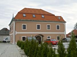 Kaštieľ Ottlýk，位于贝布拉瓦河畔巴诺维采的酒店