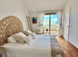 3 bedroom house in Pasito Blanco port, 5 min walk to the beach，位于帕斯托布兰克的别墅