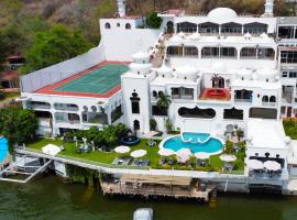 Marina Palace Teques，位于特克塞丁戈的酒店