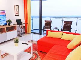 海滨度假屋 3BR Condo ~Walk to Beach @13pax #RoyalStrand，位于新山的酒店