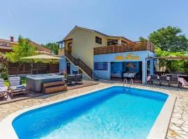 Beautiful Home In Marcana With 6 Bedrooms, Jacuzzi And Outdoor Swimming Pool