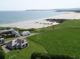 Clonea Beach Houses，位于邓加文的酒店