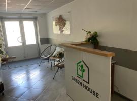 Хостел Житомир GREEN HOUSE，位于日托米尔的酒店