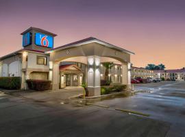 Motel 6-Sulphur, LA，位于萨尔弗的酒店