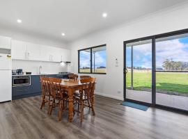 Glenowrie Cottage - 1 King 2 Singles - Near Cadia，位于米尔索普的酒店