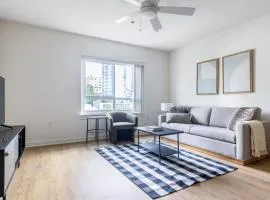 Downtown Bellevue 2BR w WD Rooftop nr all SEA-141