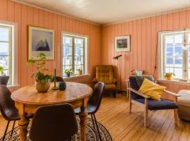 Vinjestogo- mesmerizing mountain view, sauna with a view and eco living in an old school house