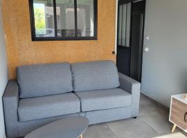 Studio proche gare TGV Haute Picardie，位于Dompierre-Becquincourt的酒店