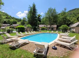 Village 17 gites, Piscine, Restaurant , 2 gites avec SPA, 4km de Conques，位于孔克的酒店