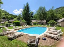 Village Nature, 19 gites, Piscine, Jacuzzi privé, Restaurant, à 4km de Conques