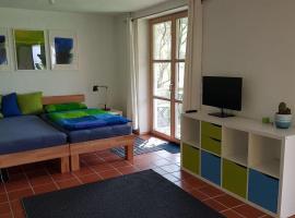 Gemütliche Wohnung mit Terrasse in der Nähe vom Bodensee，位于泰特南的公寓
