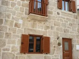 CASAS BEM HAJA Praça e Oliveira