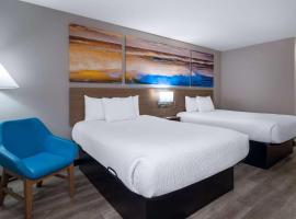 Days Inn & Suites by Wyndham Commerce，位于科默斯的酒店