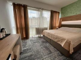 Hotel Brkić Sarajevo Airport - Free Parking，位于萨拉热窝萨拉热窝国际机场 - SJJ附近的酒店