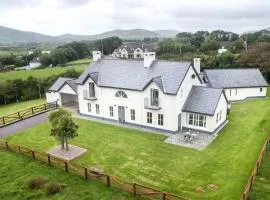 Country Setting in the Middle of Dingle Town.