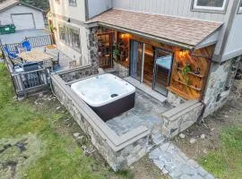 Hot Tub, Firepit, 2 King Beds, Game Room, 200 +mbps