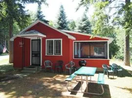 Twin Birch Resort - The Red Laker Cabin