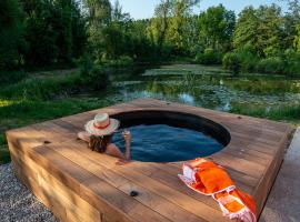 Le Nichoir du Marais - écolodge，位于Ponts-et-Marais的山林小屋