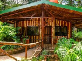 Cabañas Lunas del Poás，位于Bajos Tigre的酒店