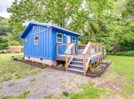 Cozy Hikers Hideaway Steps From Creeper Trail!，位于Damascus的酒店