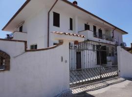 Villa 7 posti a 3 minuti dal mare Villa Carbone，位于斯佩隆加的酒店