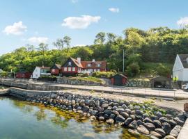 4 Bedroom Nice Home In Hasle，位于海斯勒的酒店