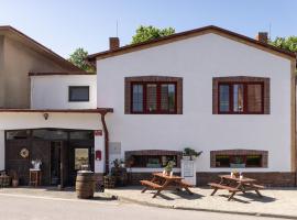 Penzion a vinařství NATURVINI，位于Miroslav的酒店