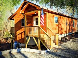 New Serene, Fun & Comfy Cabin- Covered Deck, Grill, Arcade，位于墨菲的酒店